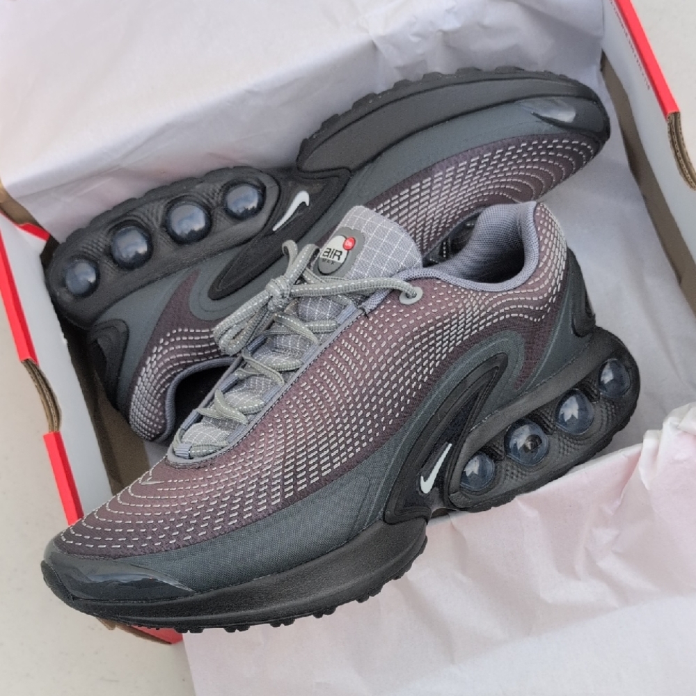 Nike Men’s Sneakers Black and Dark Gray with Subtle Maroon Accent
